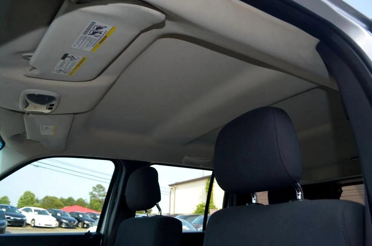 Used 2012 Jeep Liberty Sport RWD image 20