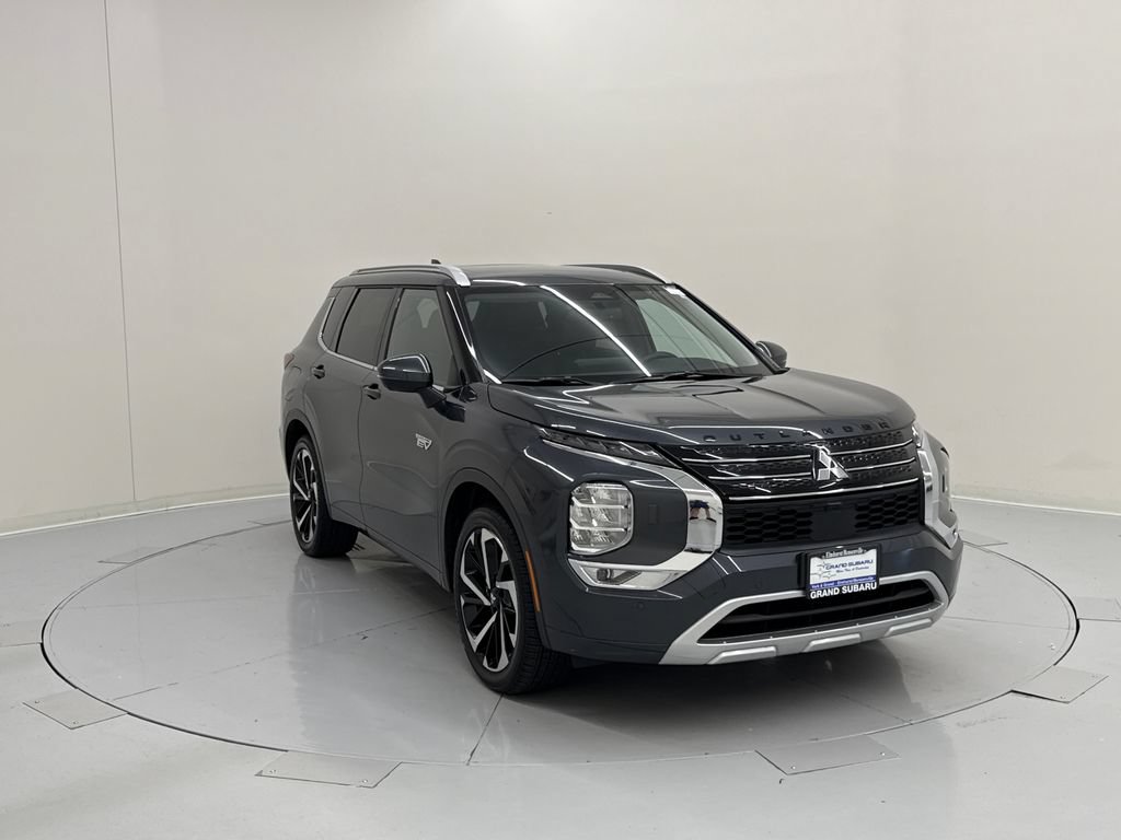 Used 2025 Mitsubishi Outlander 4WD Plug-In Hybrid image 7