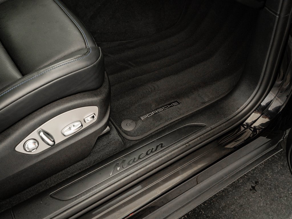 Certified 2024 Porsche Macan image 32