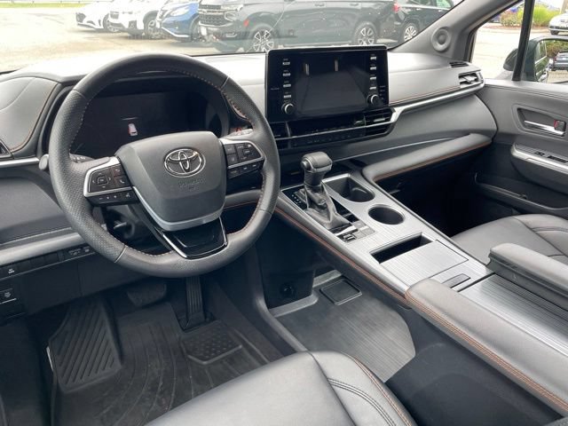 Used 2021 Toyota Sienna XSE w/ XSE Plus Package FWD image 18