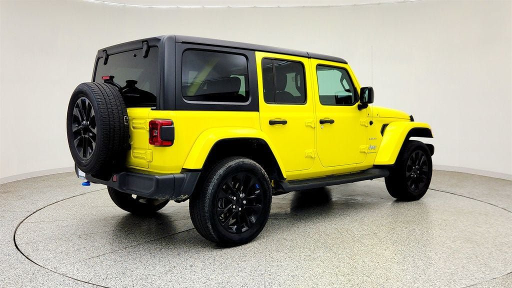 Used 2023 Jeep Wrangler Unlimited Sahara w/ Cold Weather Group AWD/4WD image 5
