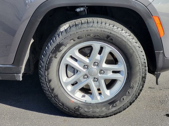 Certified 2025 Jeep Grand Cherokee Laredo image 6