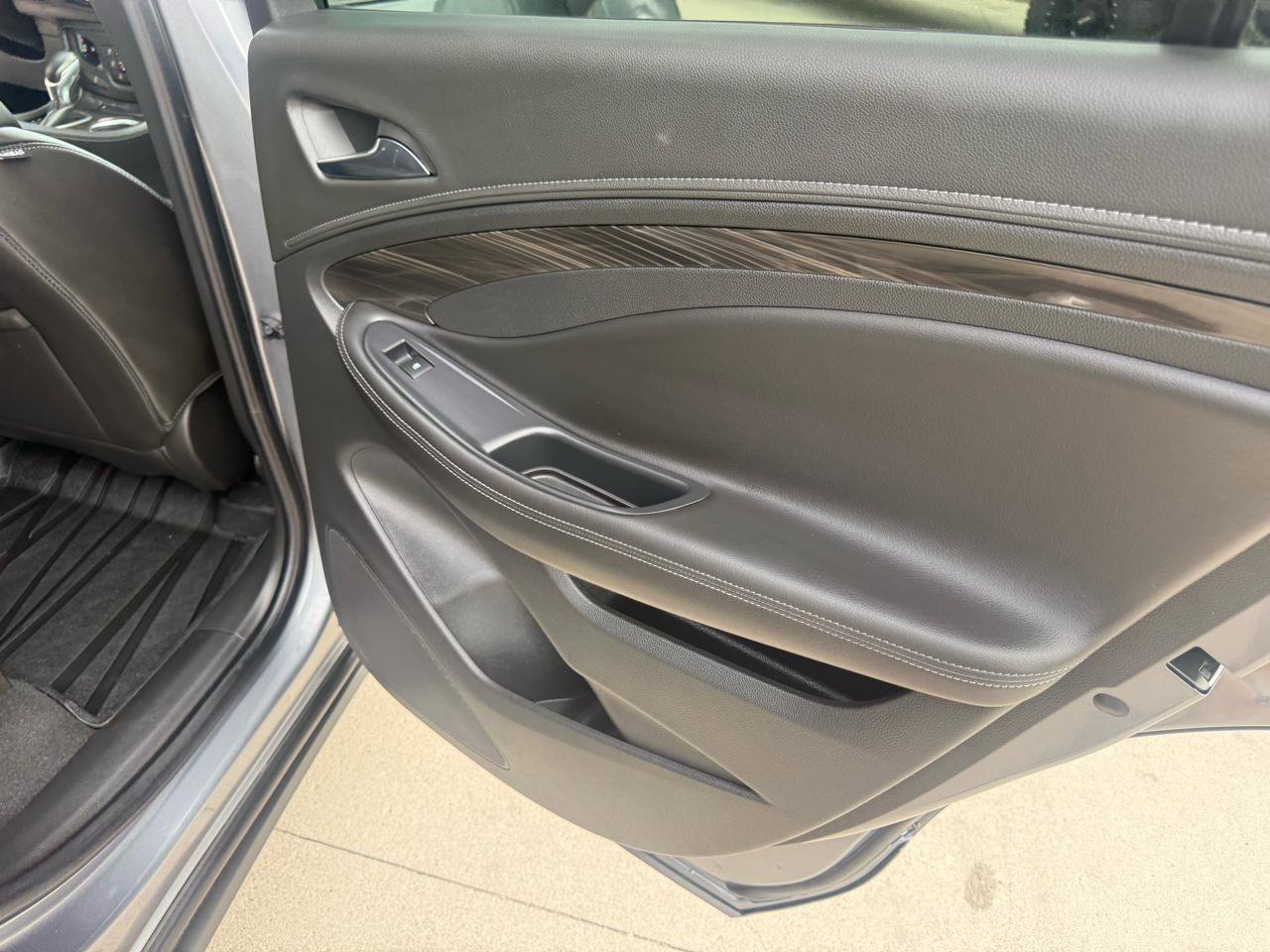 Used 2020 Buick Envision Essence w/ LPO, Active Package AWD/4WD image 16