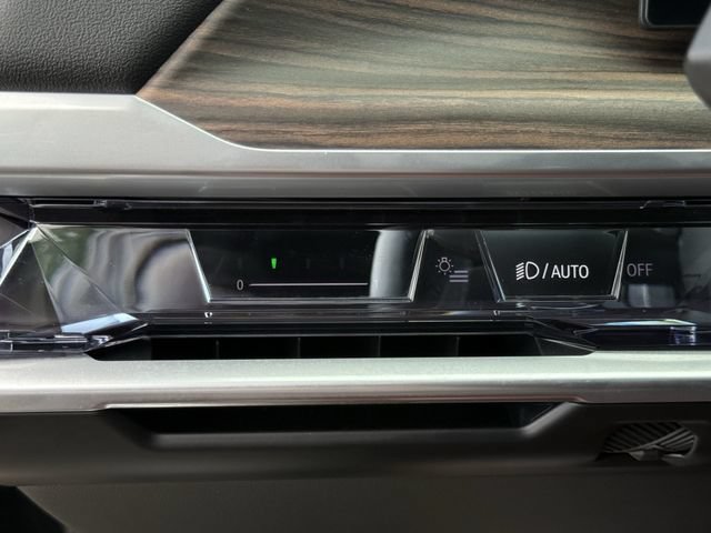 Used 2023 BMW 760i xDrive AWD/4WD image 23
