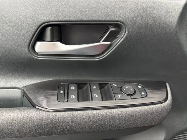 Used 2025 Nissan Kicks SV image 17