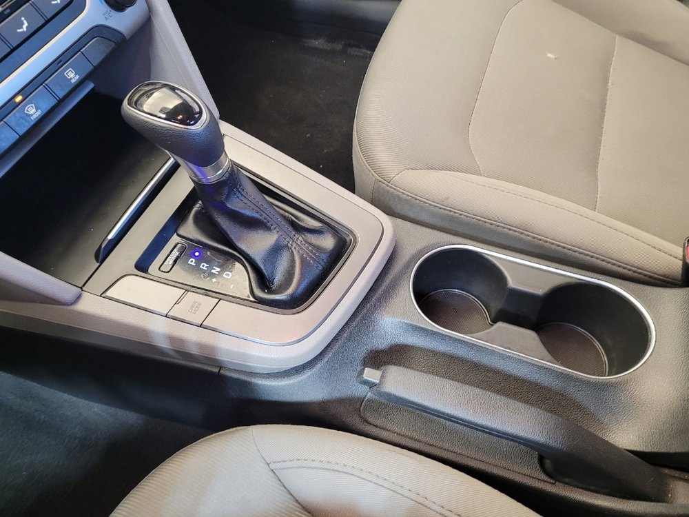Used 2017 Hyundai Elantra SE image 26