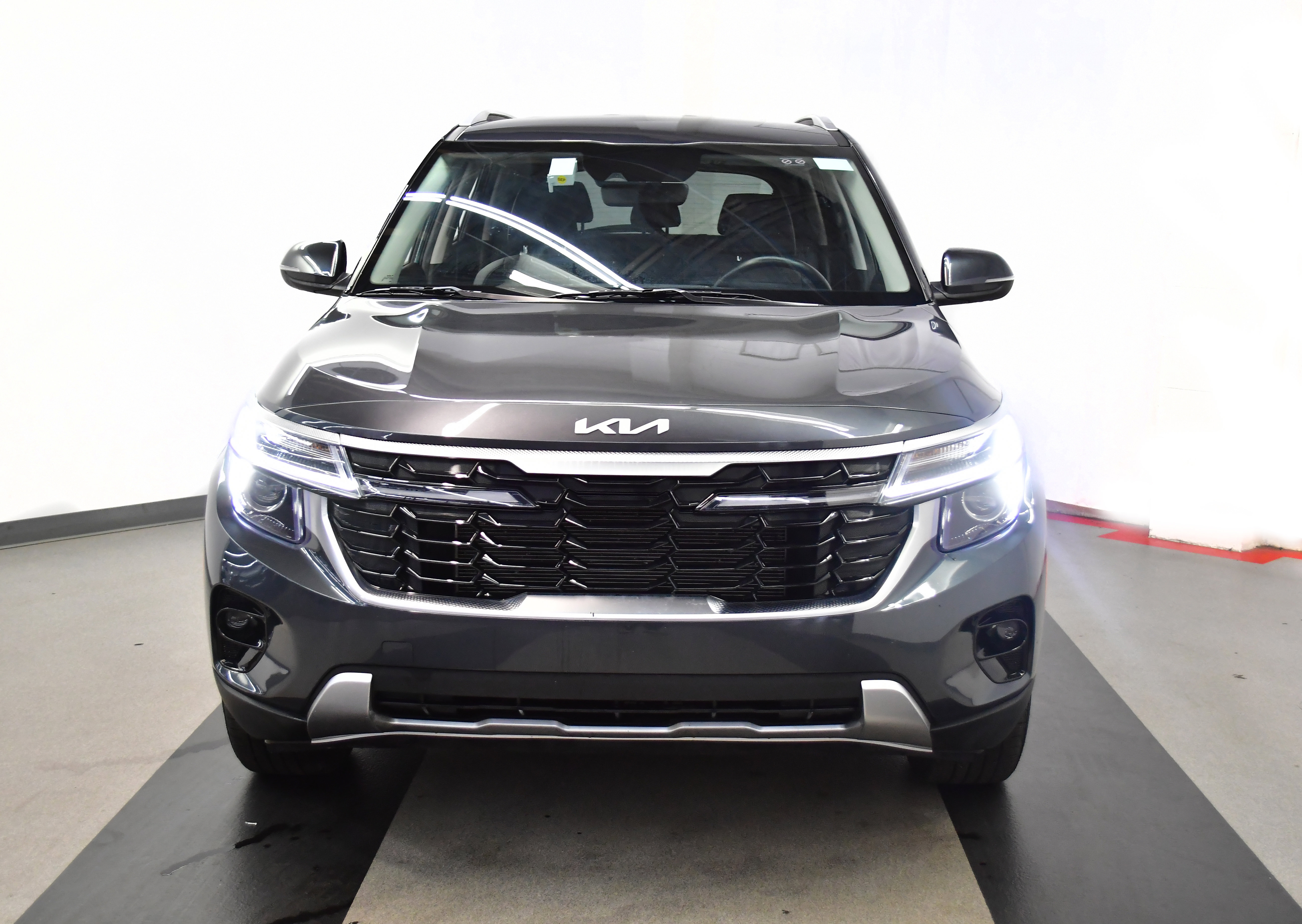 Used 2025 Kia Seltos S image 3