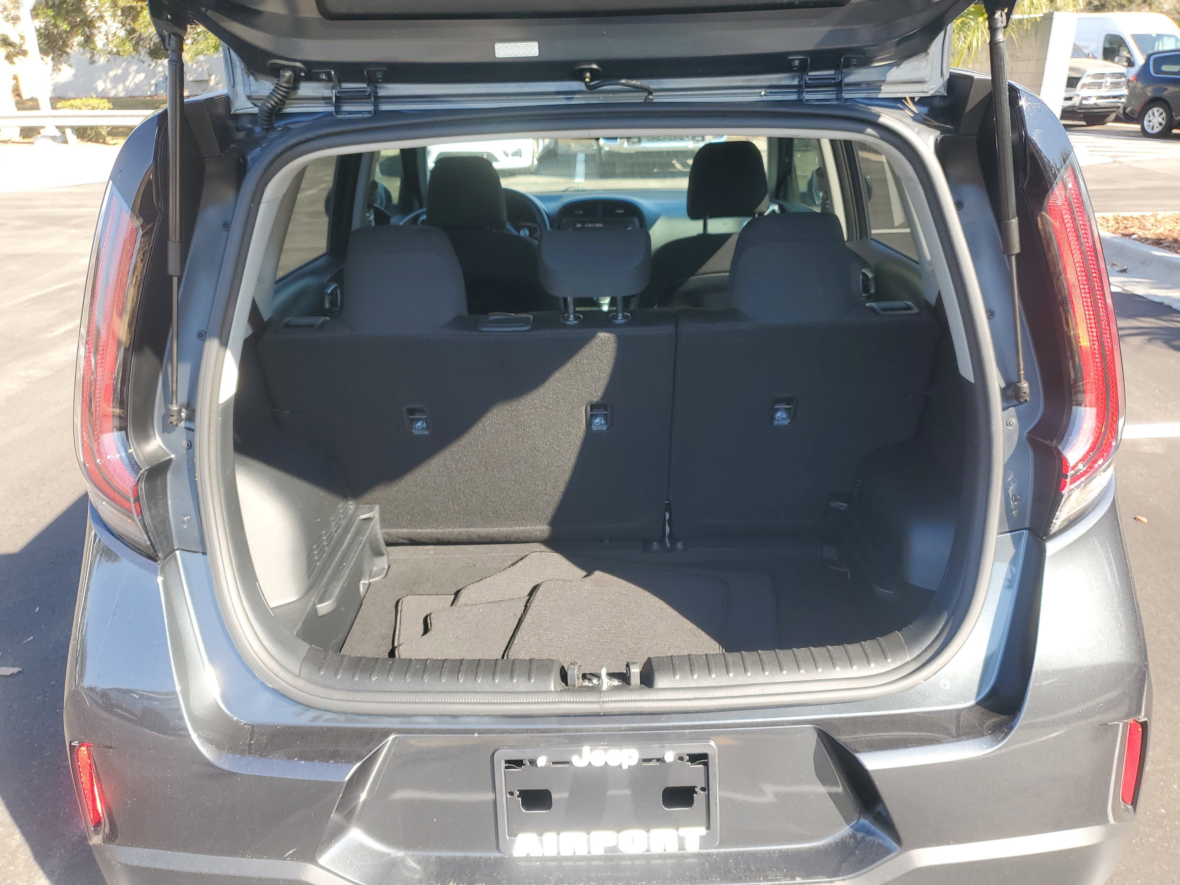 Used 2025 Kia Soul LX w/ LX Technology Package image 7