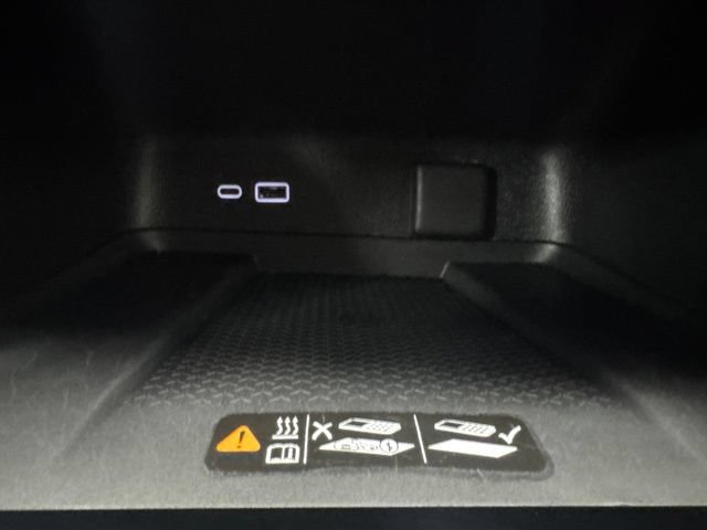 Used 2024 Chevrolet Traverse Z71 w/ LPO, Floor Liner Package AWD/4WD image 20