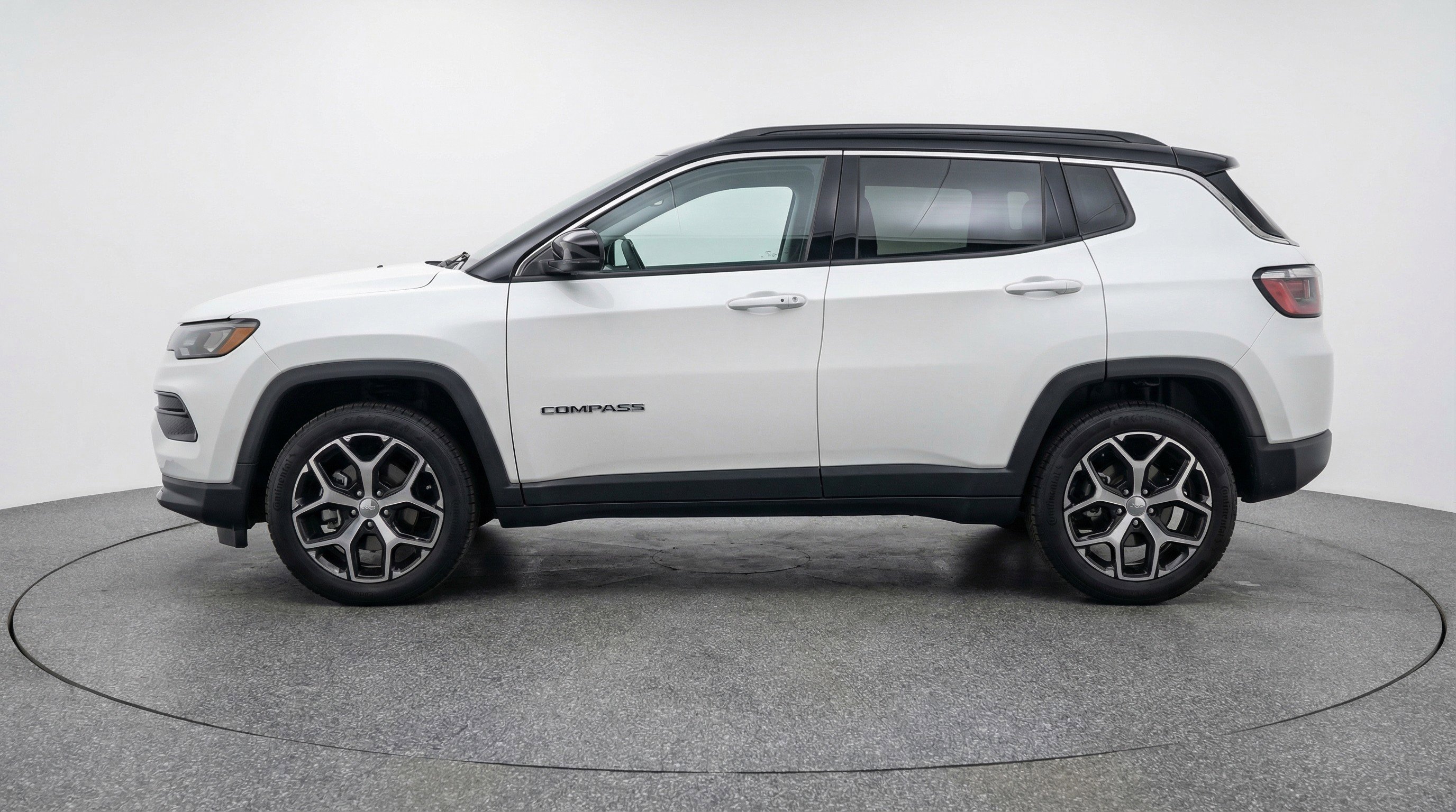 Used 2025 Jeep Compass Limited AWD/4WD image 5