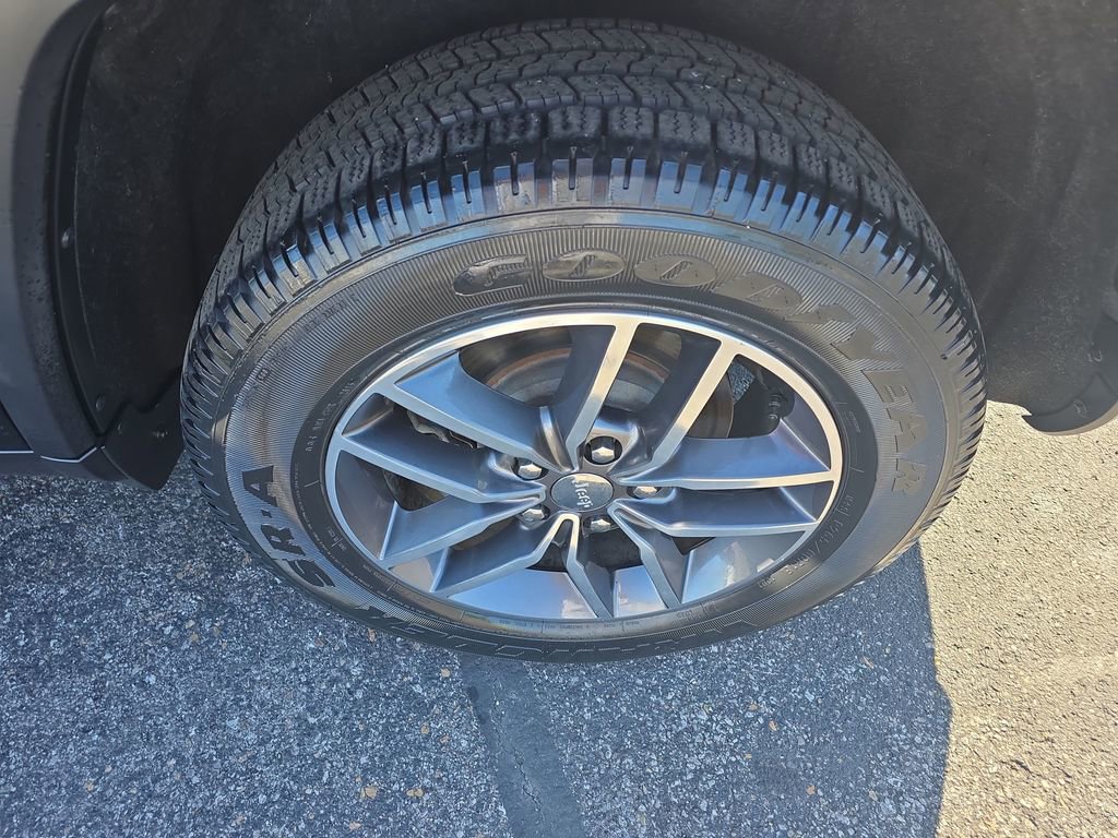 Used 2018 Jeep Grand Cherokee Laredo image 11