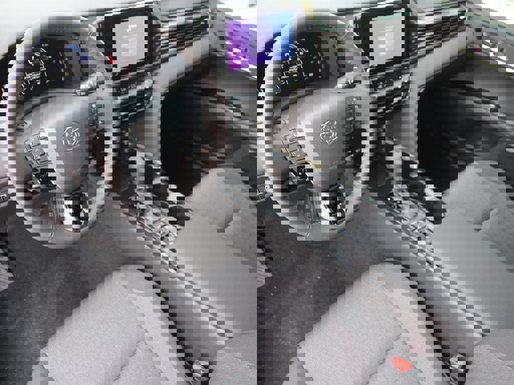 Used 2025 Toyota Camry LE image 11