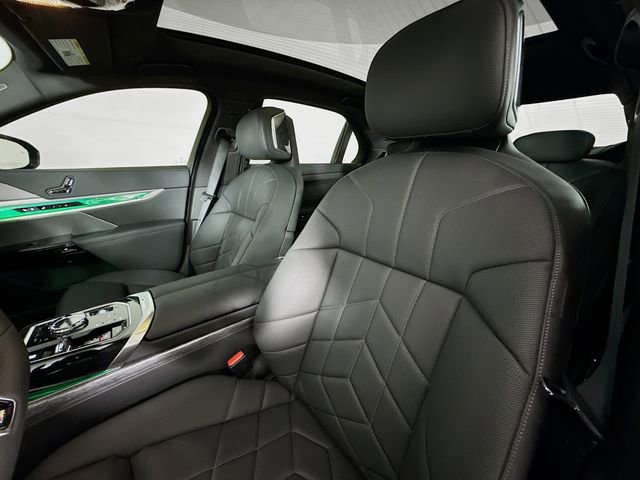 Used 2025 BMW 760i xDrive AWD/4WD image 22