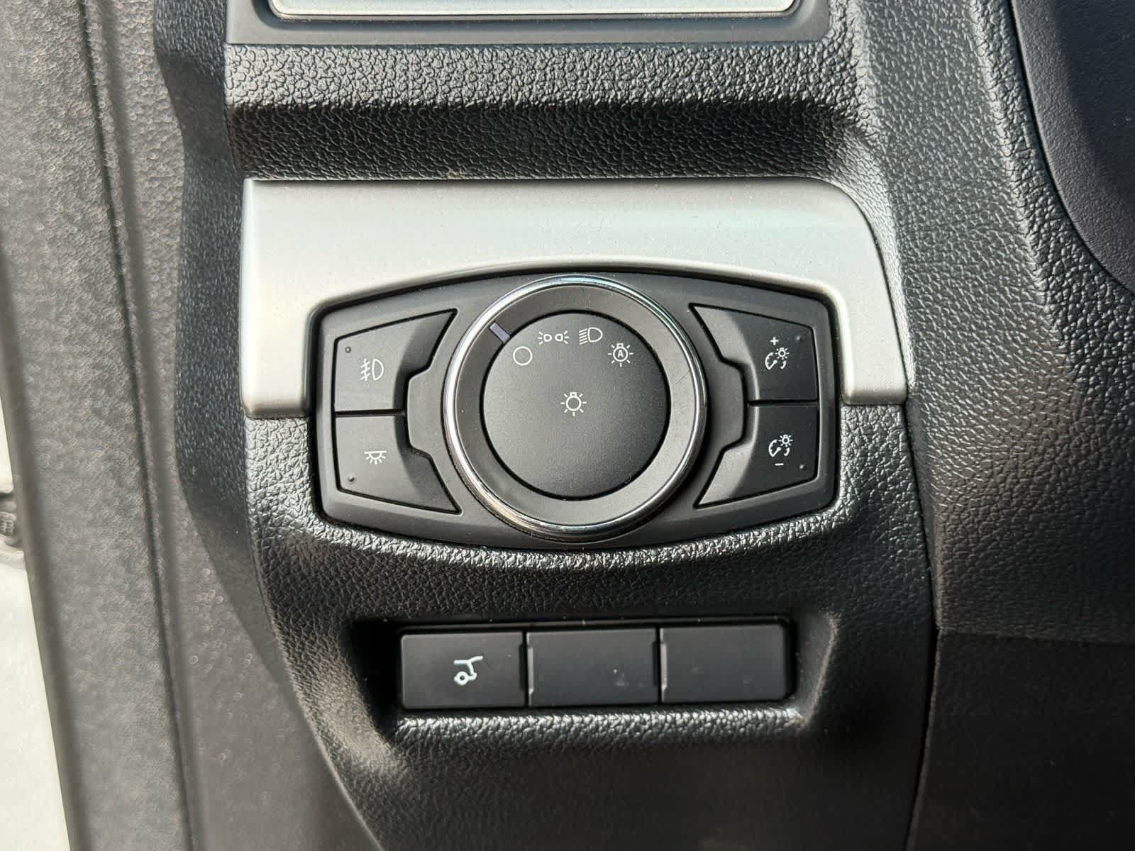 Used 2017 Ford Explorer XLT w/ Equipment Group 201A FWD image 17