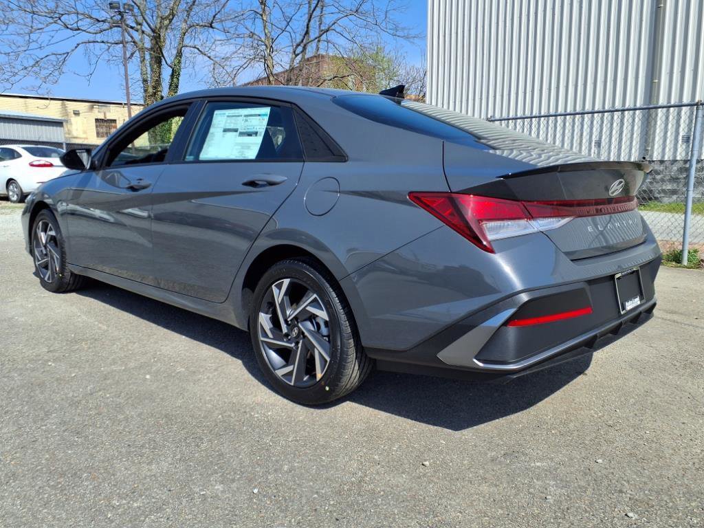 New 2025 Hyundai Elantra Sport image 3