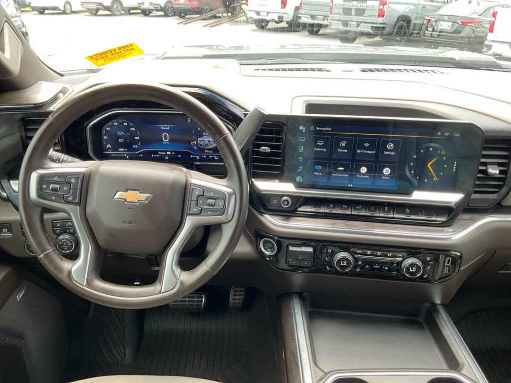 Used 2024 Chevrolet Silverado 2500 LTZ w/ LTZ Premium Package AWD/4WD image 17