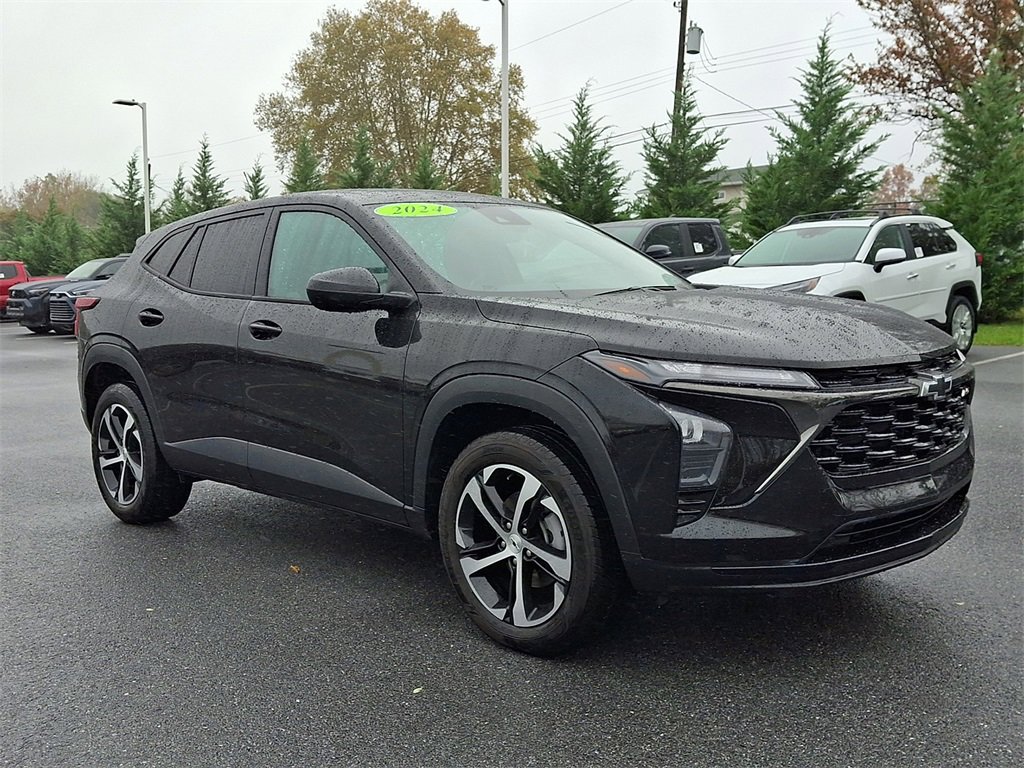 Used 2024 Chevrolet Trax RS w/ Sunroof Package image 3