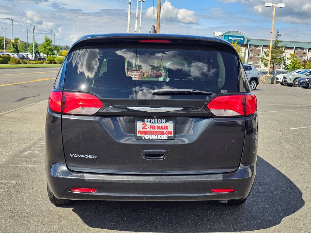 Used 2022 Chrysler Voyager LX FWD image 6