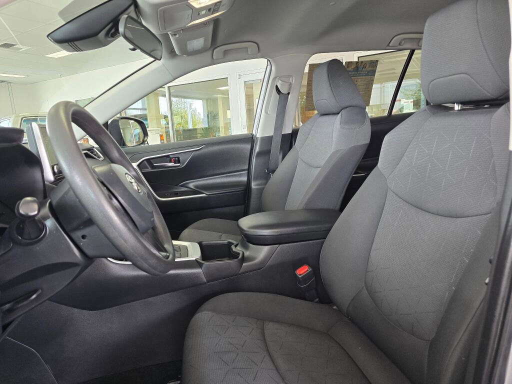 Used 2024 Toyota RAV4 XLE AWD/4WD image 22