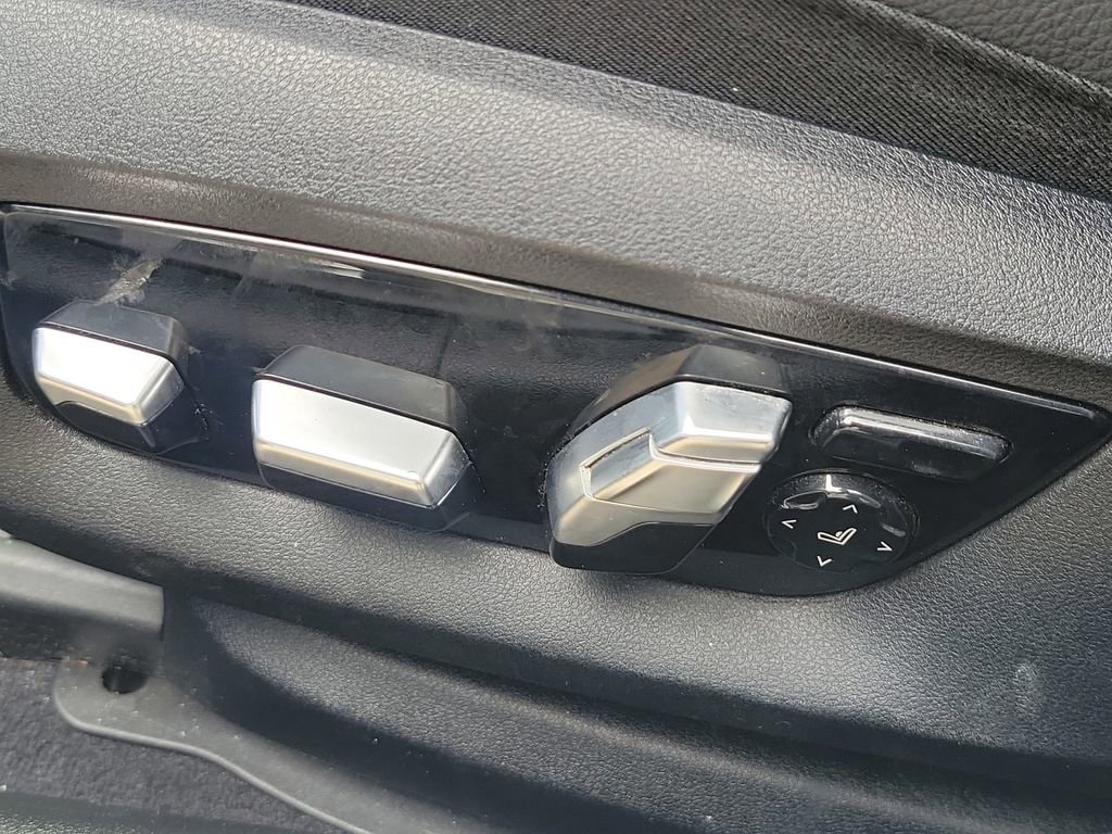 Used 2018 BMW 540i RWD image 23