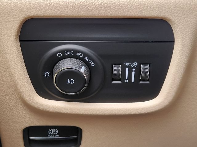 New 2026 Jeep Grand Cherokee L Limited w/ Limited Altitude Package AWD/4WD image 16