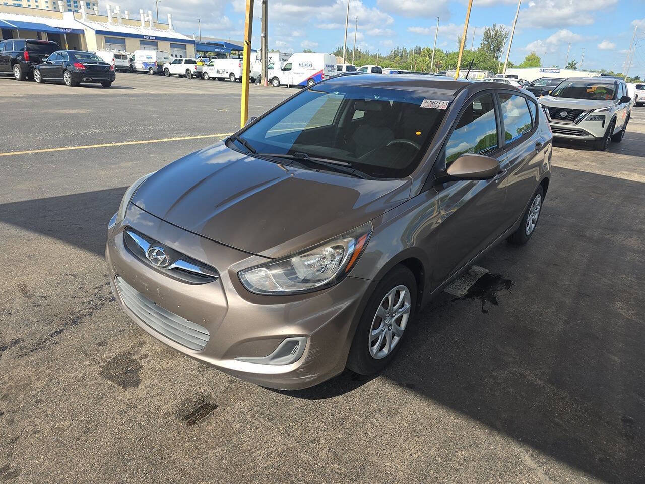 Used 2014 Hyundai Accent GS FWD image 1
