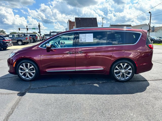 Used 2019 Chrysler Pacifica Limited w/ Tire & Wheel Group FWD image 4