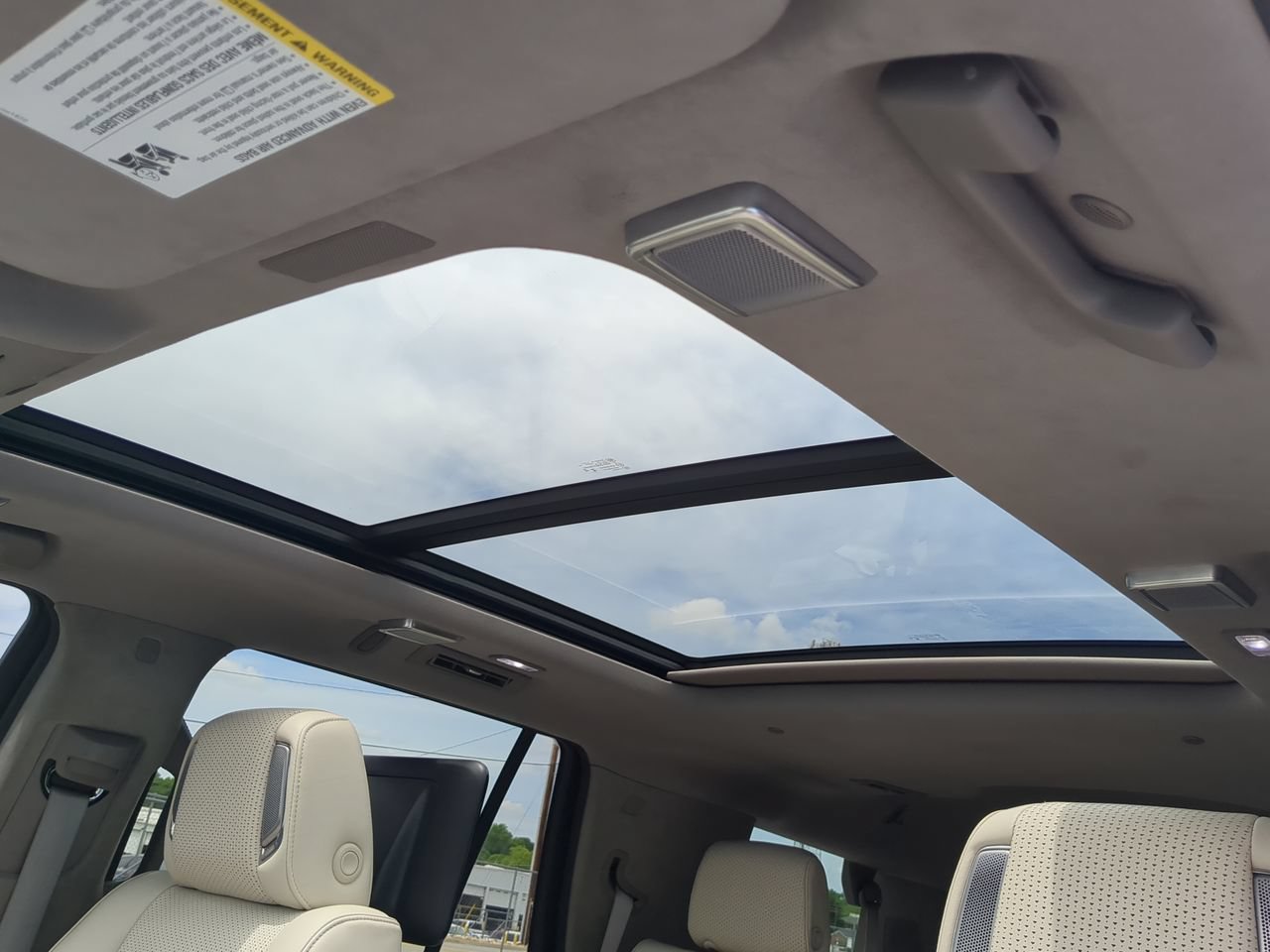 Used 2025 Cadillac Escalade Sport Platinum w/ LPO, Floor Liner Package AWD/4WD image 18