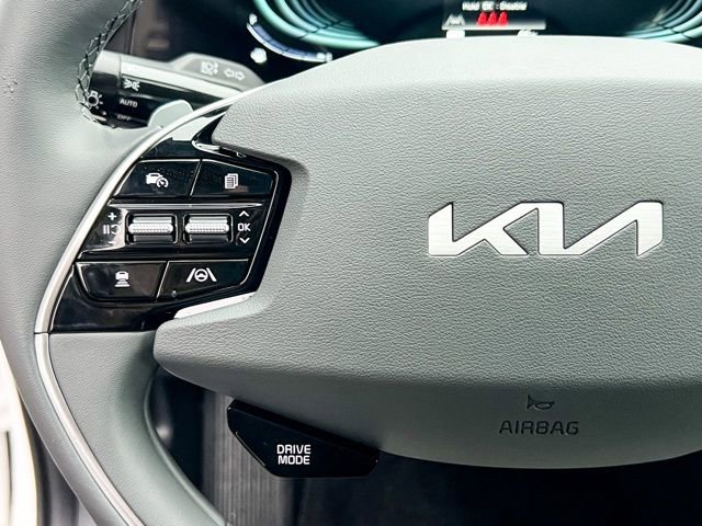 Used 2025 Kia Niro EX image 26