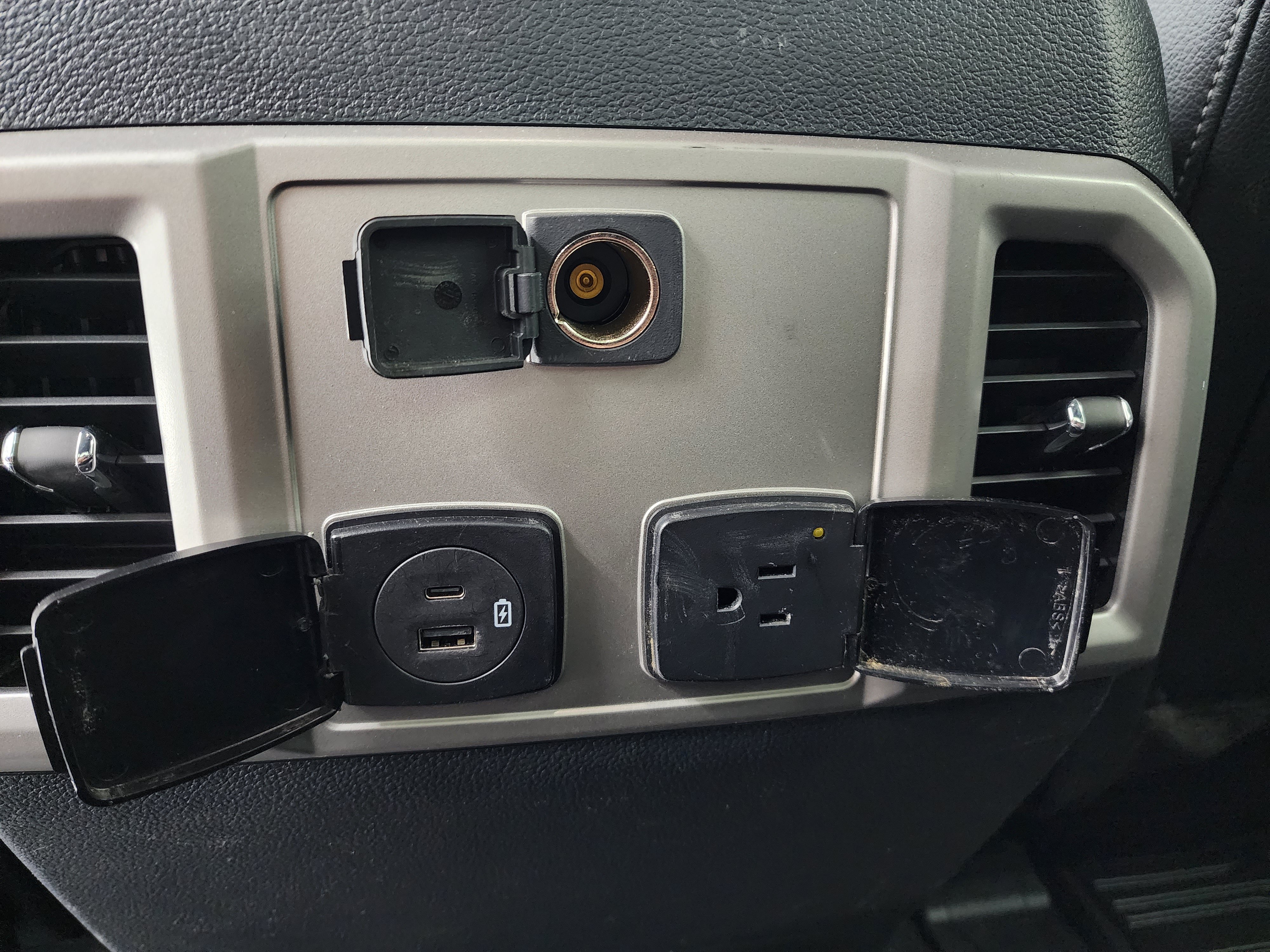 Used 2022 Ford F350 Lariat w/ Chrome Package AWD/4WD image 42