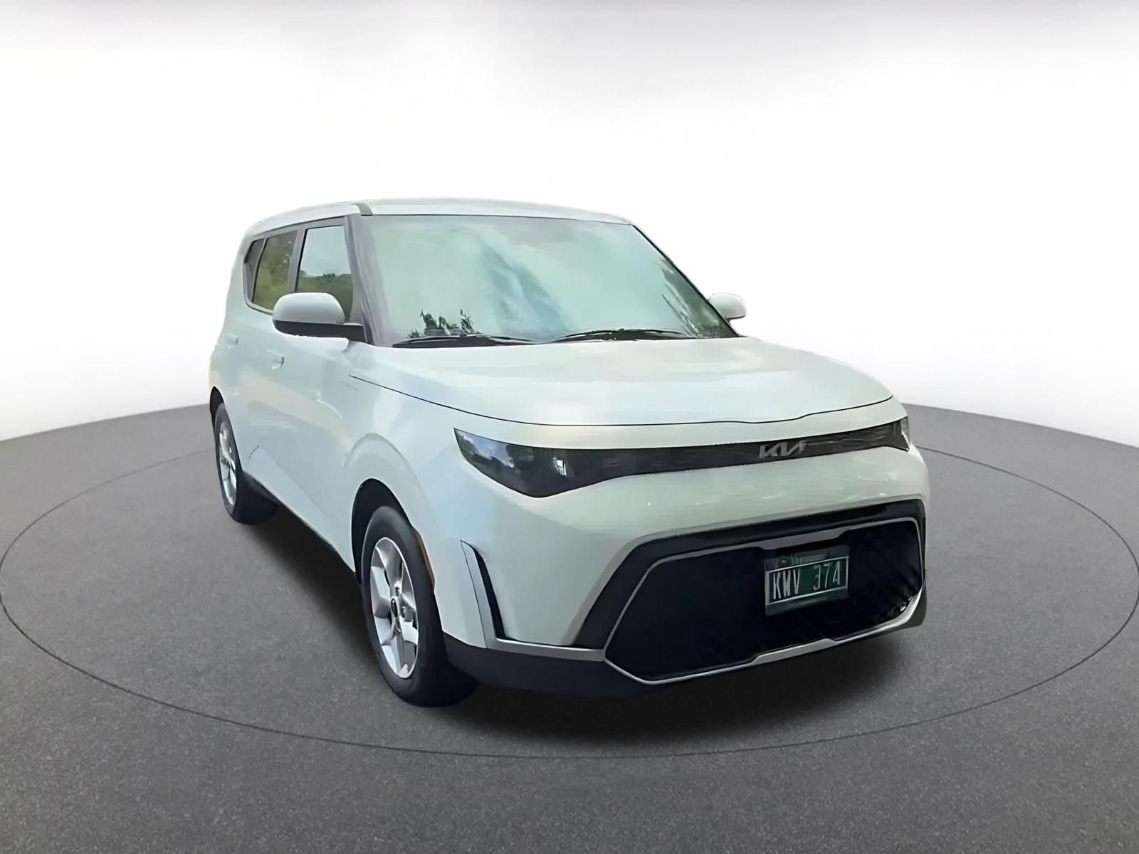 Used 2025 Kia Soul LX w/ LX Technology Package FWD image 3