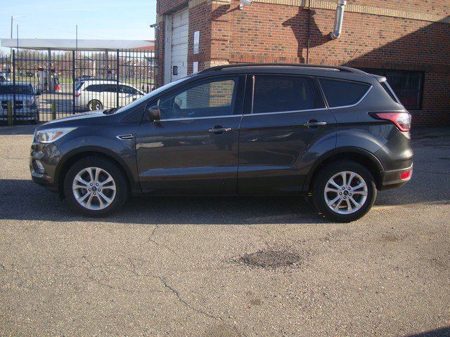 Used 2018 Ford Escape SE w/ SE Sync 3 Package FWD image 2