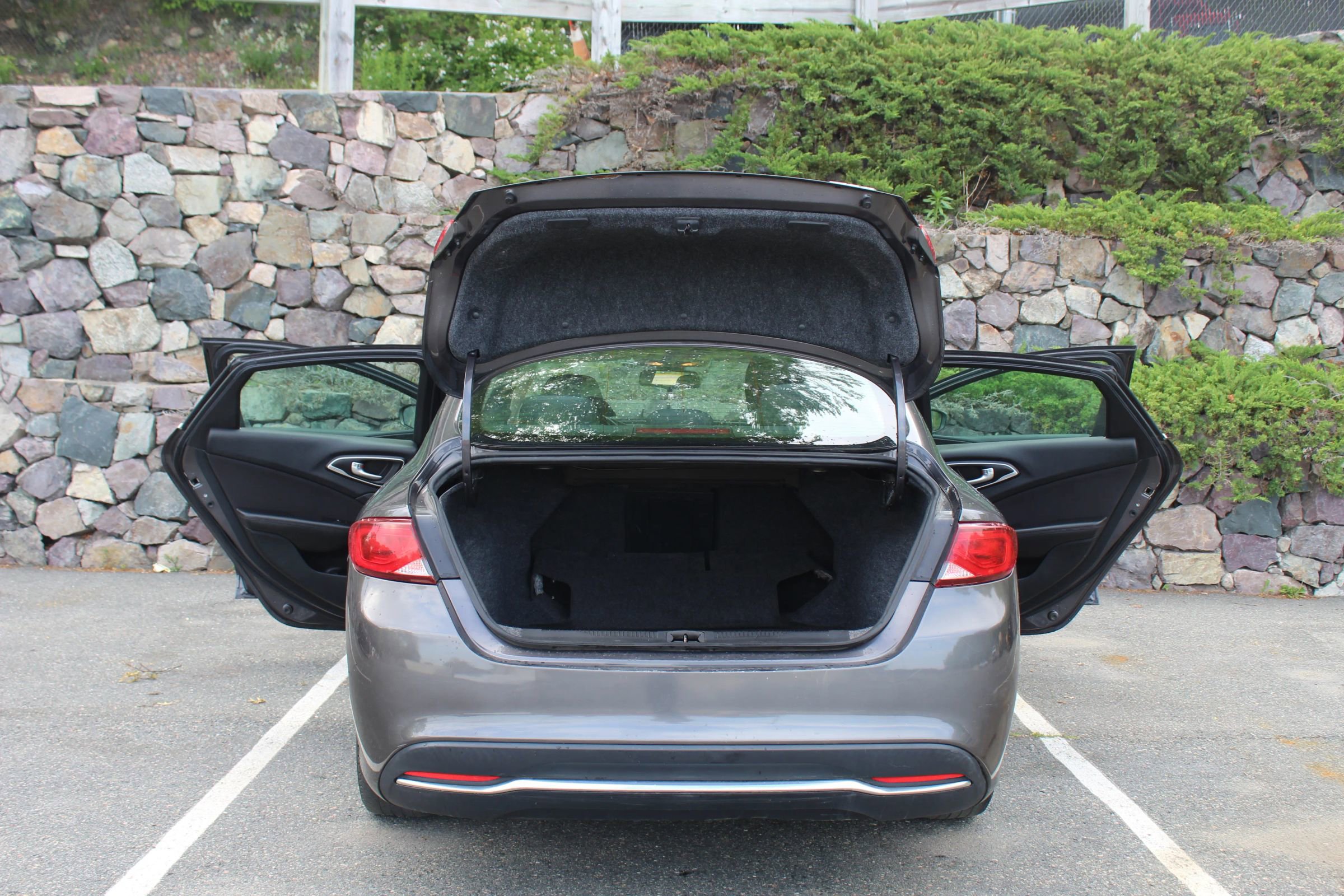 Used 2015 Chrysler 200 Limited w/ Convenience Group image 10