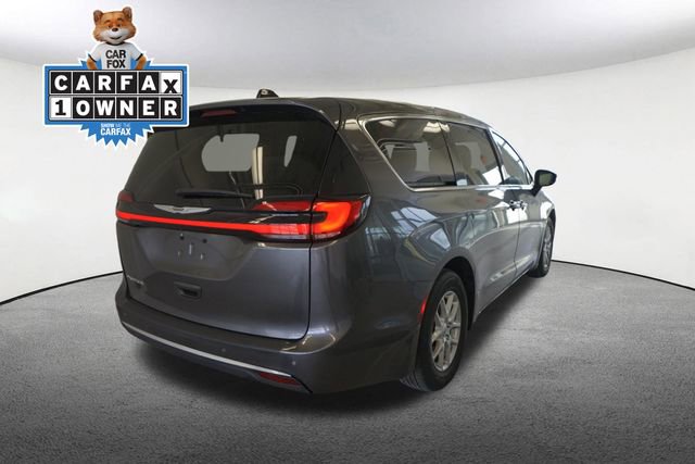 Used 2023 Chrysler Pacifica Touring-L image 15