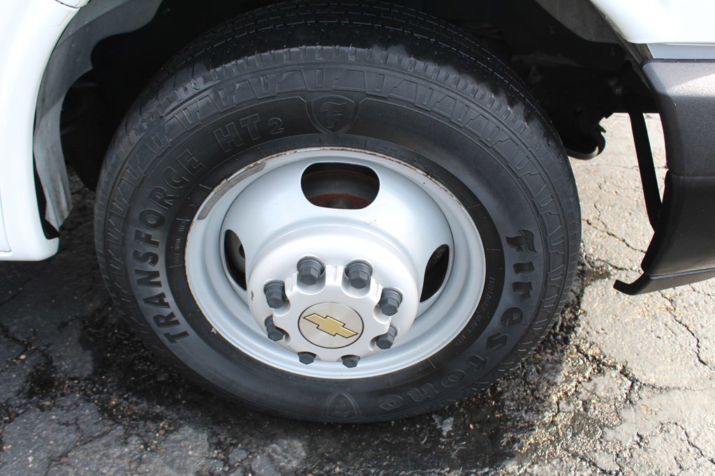 Used 2016 Chevrolet Express 4500 Extended image 46