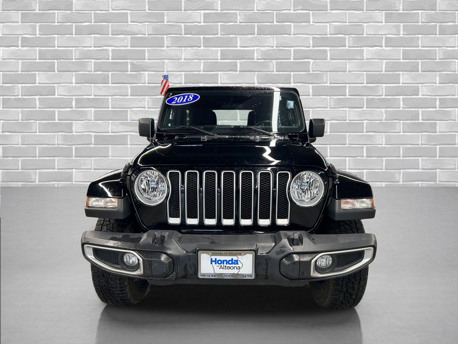 Used 2018 Jeep Wrangler Unlimited Sahara AWD/4WD image 8