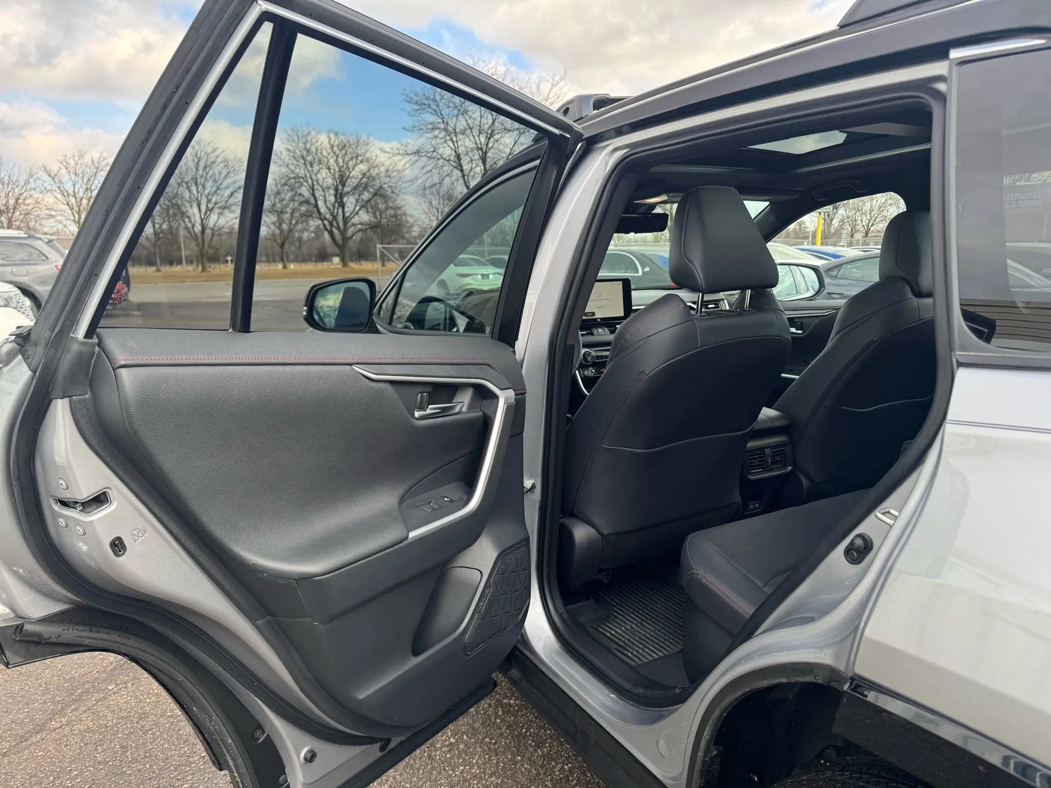 Used 2025 Toyota RAV4 XSE w/ Premium Package image 17