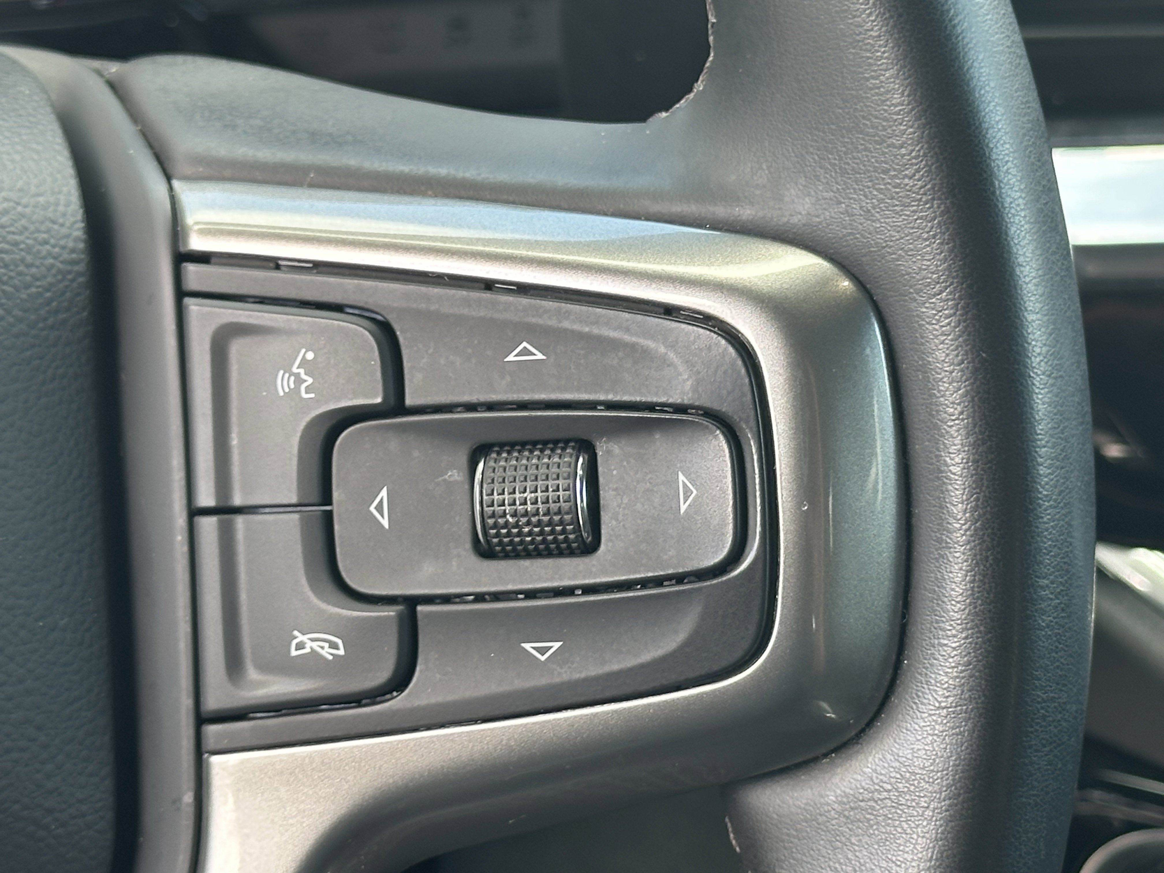 Used 2025 Chevrolet Silverado 3500 LTZ w/ LTZ Premium Package image 24