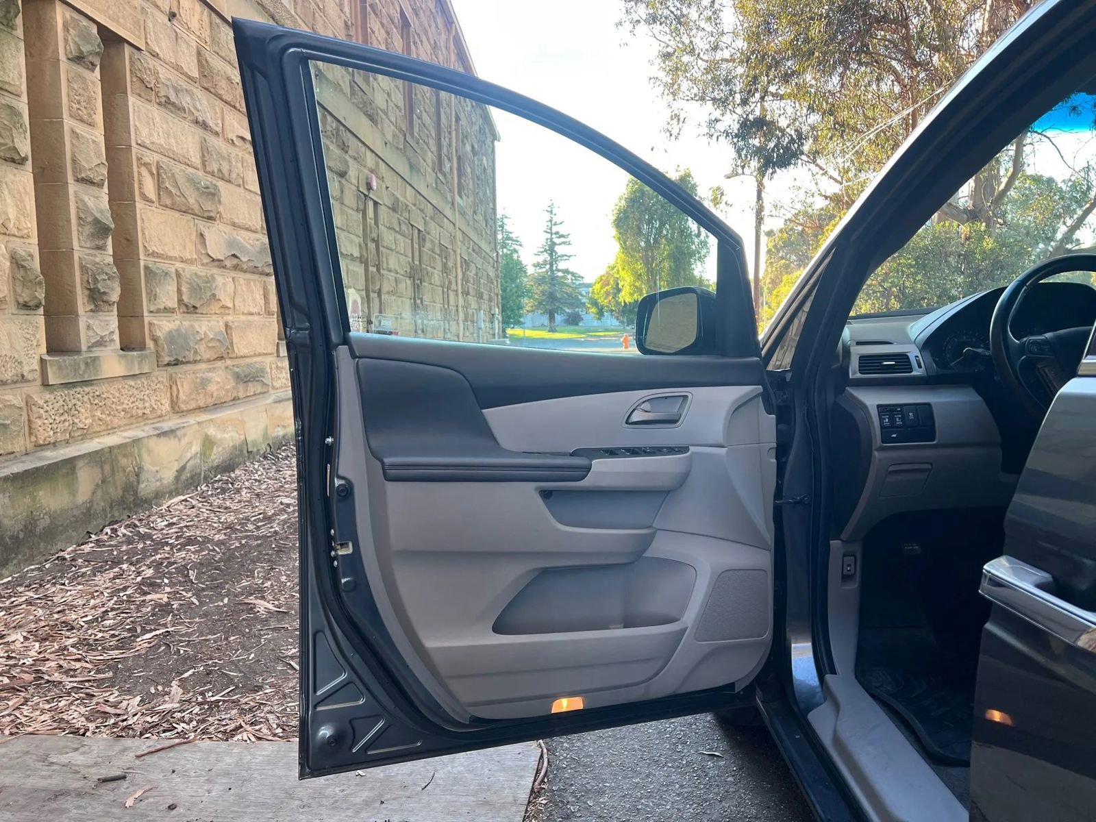 Used 2012 Honda Odyssey EX-L image 11