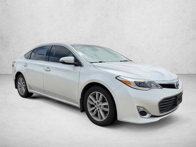 Used 2013 Toyota Avalon XLE FWD image 3