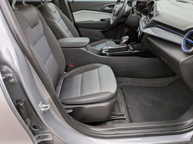 Used 2025 Chevrolet Trax LT w/ LT Convenience Package image 28