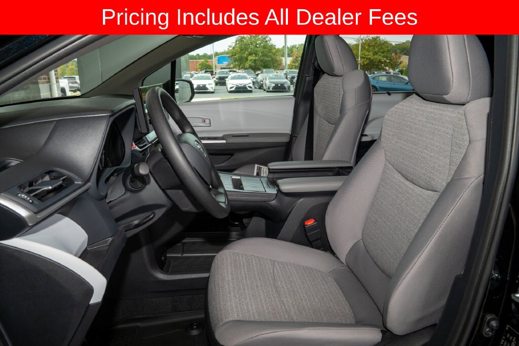 New 2026 Toyota Sienna LE FWD image 12