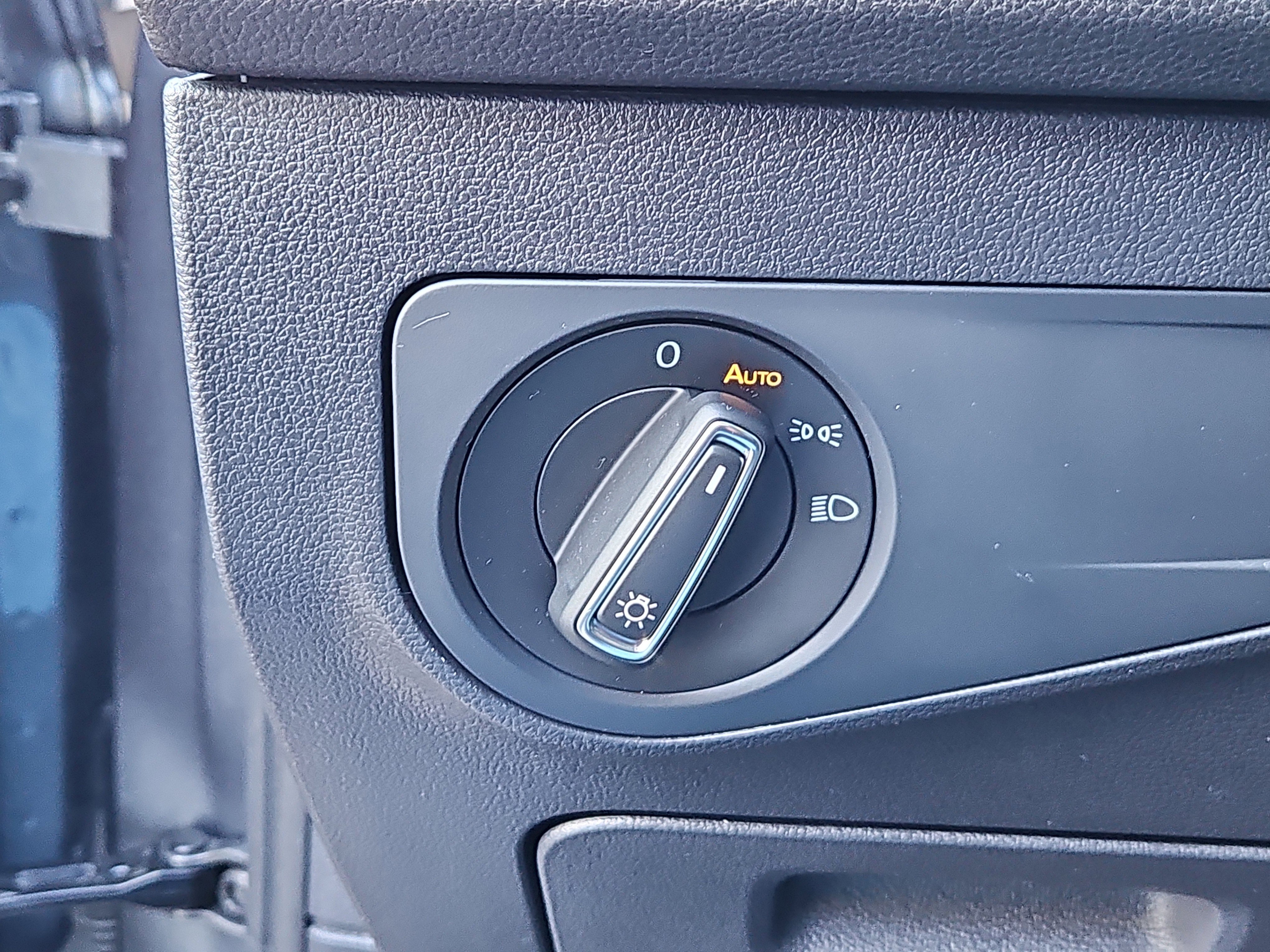 Certified 2023 Volkswagen Tiguan SE R-Line image 12