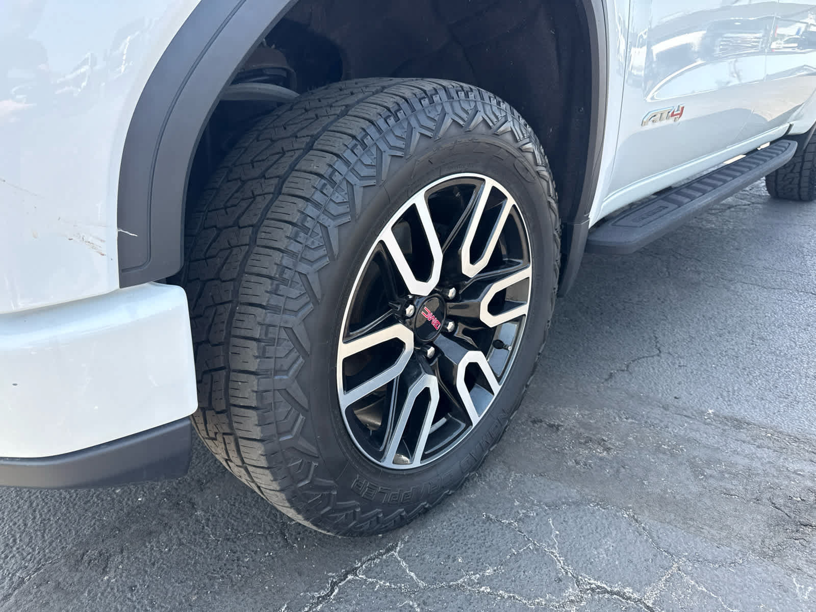 Certified 2022 GMC Sierra 1500 AT4 w/ AT4 Premium Package AWD/4WD image 9