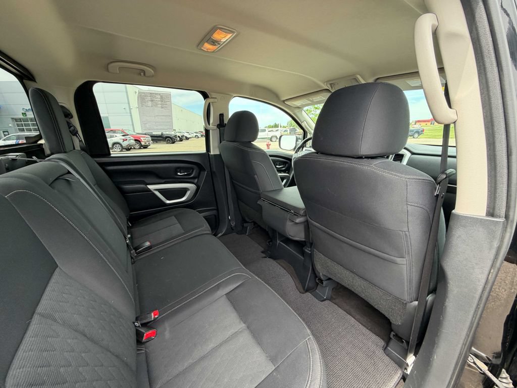 Used 2018 Nissan Titan SV AWD/4WD image 24