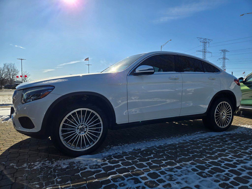 Used 2018 Mercedes-Benz GLC 300 4MATIC Coupe image 4