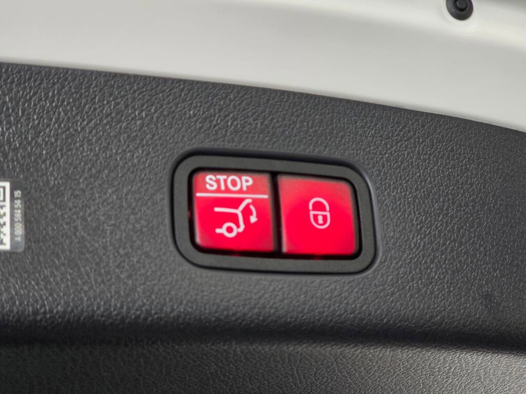 Used 2024 Mercedes-Benz GLC 300 4MATIC image 18