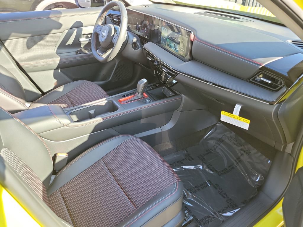 Used 2025 Nissan Kicks SR image 17