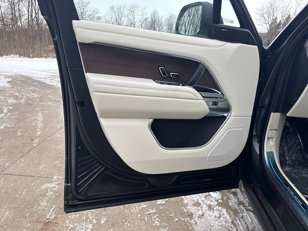 New 2026 Land Rover Range Rover Long Wheelbase SE AWD/4WD image 18