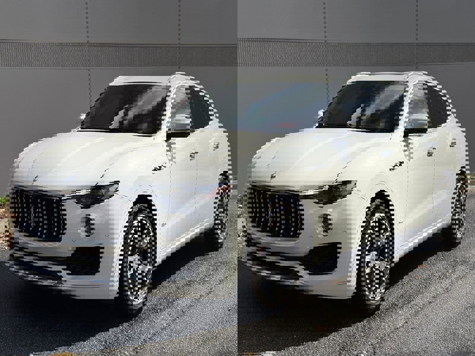 Used 2018 Maserati Levante GranLusso image 1